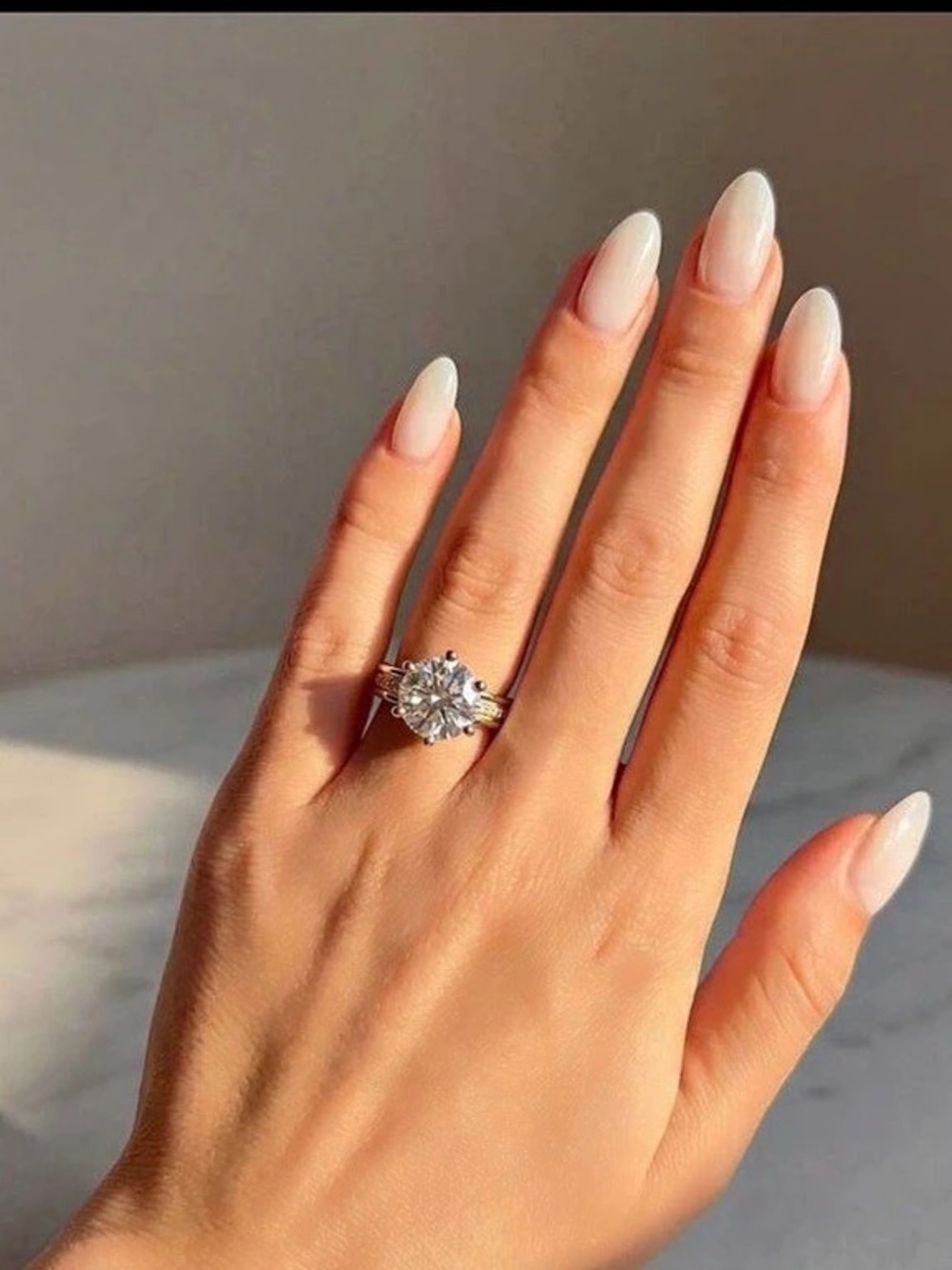 💍 14K Gold Round-Cut Statement Ring in White